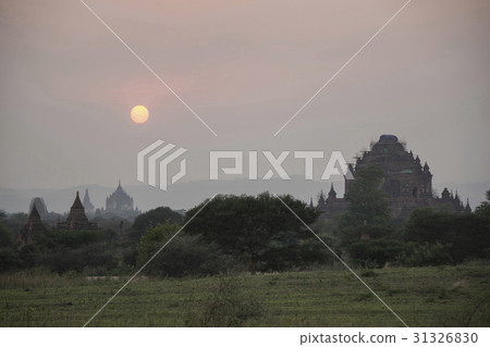 Sunset in Bagan, Mandalay, Myanmar Sunset in Bagan, Mandalay, Myanmar 31326830