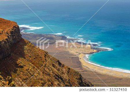 view from Mirador del Rio to island of La Graciosa 31327450