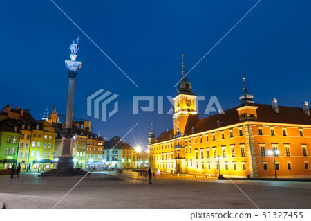 Night view of old town in Warsaw, Poland 31327455
