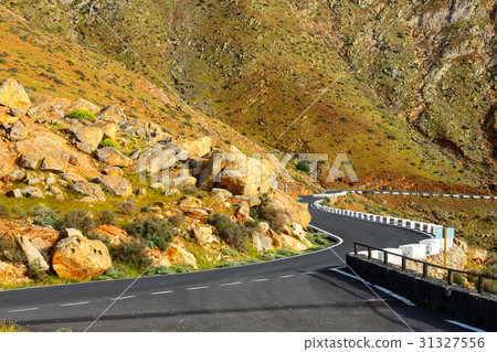 Road in the mountains of Betancuria, Fuerteventura 31327556