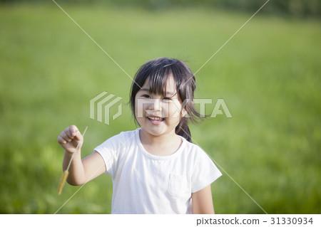 女孩在戶外玩 31330934