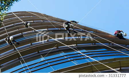 Industrial alpinists cleaning skyscraper 31331777