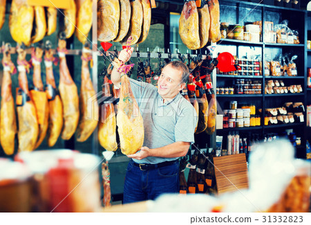 Man selecting Spanish jamon leg Man selecting Spanish jamon leg 31332823