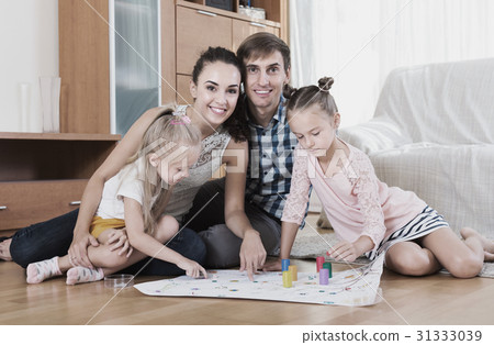 Parents playing with kids at home. 31333039