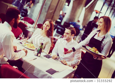 Happy friends in outdoors restauran Happy friends in outdoors restauran 31333292