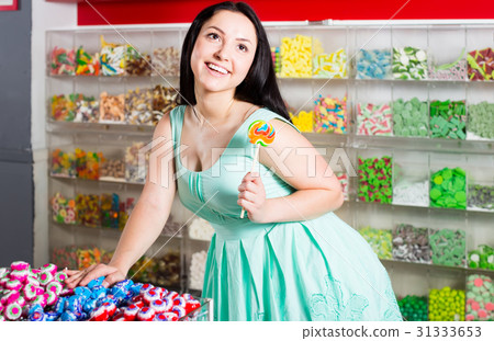 sexy young woman posing in the store with lolly 31333653