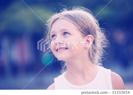 close up girl smiling 31333654