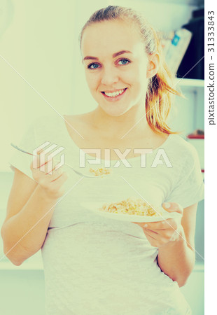 Girl eating porrige 31333843