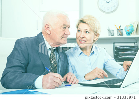 Coworkers working together 31333971