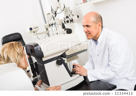 Checking eyesight in clinic. Checking eyesight in clinic. 31334413