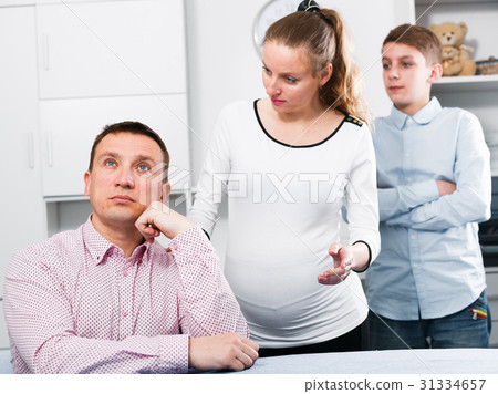 Family members arguing Family members arguing 31334657