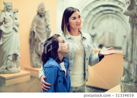 Mother and daughter exploring antique statues Mother and daughter exploring antique statues 31334659