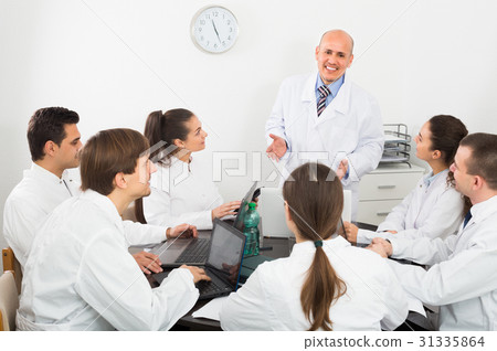 Medics at colloquium in clinic. 31335864