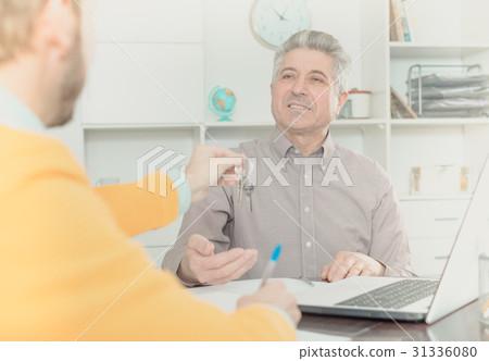 Mature man and agent sign rental agreement 31336080