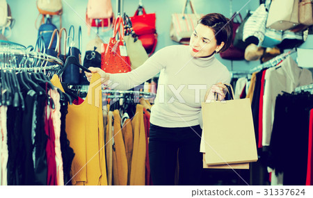 Buyer sees a yellow blouse 31337624