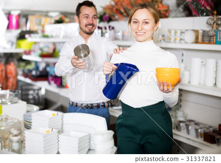 Couple choosing new crockery in dinnerware store 31337821