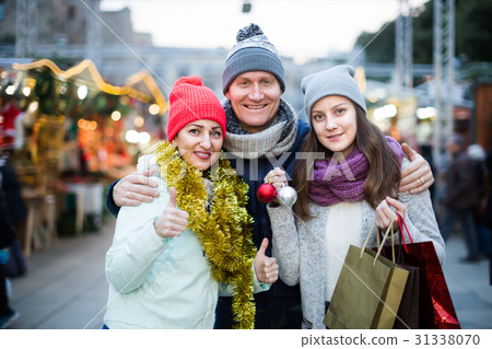 Portrait of adult family with teenager girl 31338070