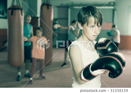 Teenage boxer in gloves posing during boxing 31338159