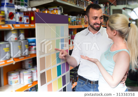 couple selectibg paint color 31338358