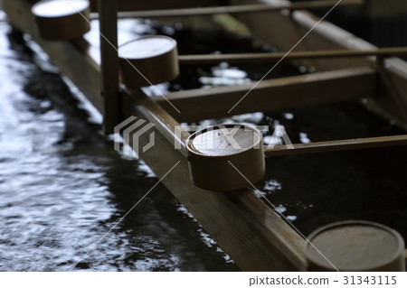 潮濕的鋼包 潮濕的鋼包 31343115