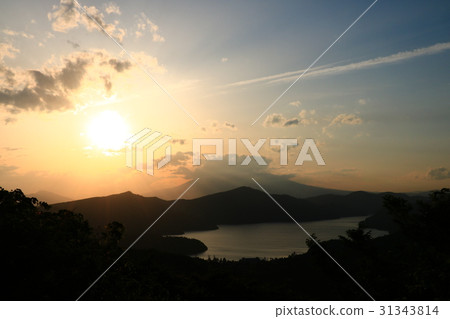 日落和日落在箱根和蘆之湖 31343814