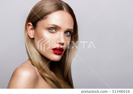 Beautiful young model with red lips Beautiful young model with red lips 31346016