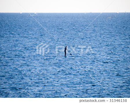 Paddle surfing 31346138