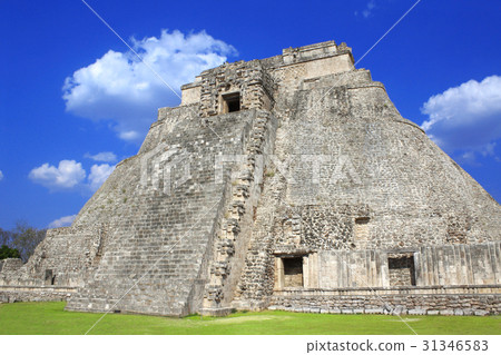 Pyramid of the Magician, Uxmal, Yucatan, Mexico 31346583