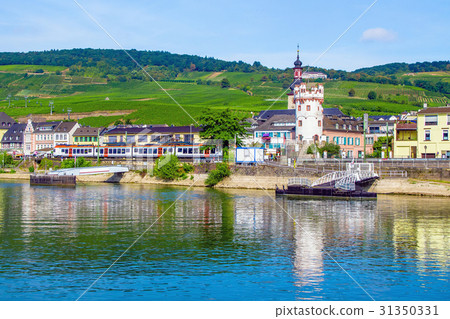 Rudesheim am Rhein, town in the Rhine Gorge 31350331