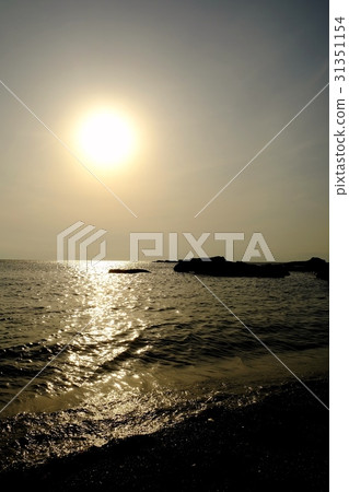 A sunset view of the coast · Araihama Coast A sunset view of the coast · Araihama Coast 31351154