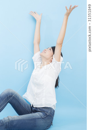 小姐偶然藍色背景 31351849