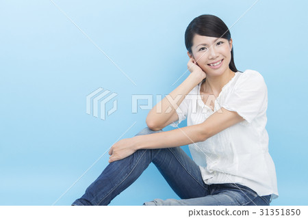 小姐偶然藍色背景 31351850