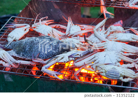 Grill prawn cooking crabs seafood. Grill prawn cooking crabs seafood. 31352122