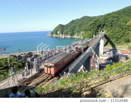 鐵路和鐵橋樑和海 鐵路和鐵橋樑和海 31352696