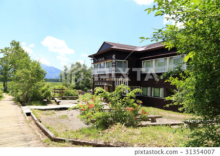 夏天Oze Mamoru在十字路口附近的一個山小屋 夏天Oze Mamoru在十字路口附近的一個山小屋 31354007