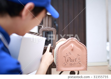 Delivery member home delivery staff (Male work business 30 's House, Residential Worker' s Moving Entrance Door 's House) 31355735