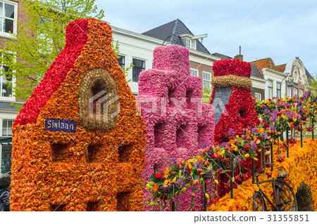 Statue made of tulips in Haarlem Netherlands 31355851