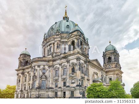 HDR shot of the Berliner Dom with trees 31356315