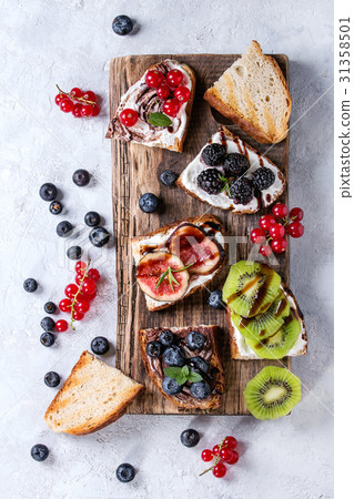 Dessert sandwiches with berries Dessert sandwiches with berries 31358501