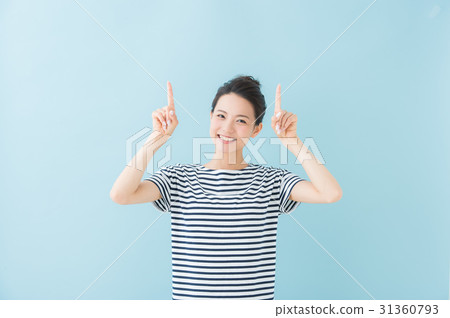 Women in their twenties (blue background) Women in their twenties (blue background) 31360793