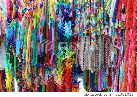 炸彈背心的祈禱傾倒在一千個紙鶴中 31361835