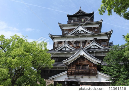 廣島城堡在一個晴天(Koiro)寺廟塔 廣島城堡在一個晴天(Koiro)寺廟塔 31361836
