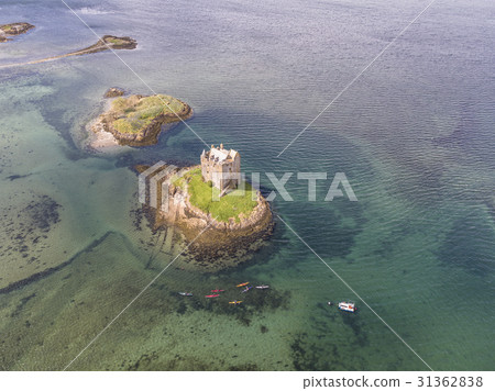 Aerial canoes gathering around the historic castle 31362838