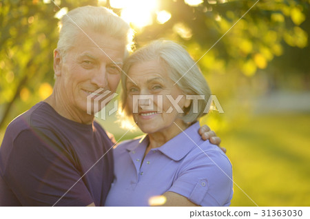 senior couple hugging senior couple hugging 31363030