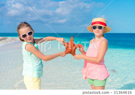 Adorable little girls with starfish on white empty Adorable little girls with starfish on white empty 31364616