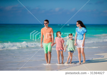 Family beach vacation 31364827