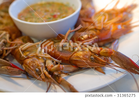 Boiled shrimp on table with seafood sauce 31365275