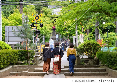 在Kitamikamakura Junkoji前面的鐵路交叉 在Kitamikamakura Junkoji前面的鐵路交叉 31367213