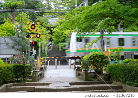 在Kitamikamakura Junkoji前面的鐵路交叉 在Kitamikamakura Junkoji前面的鐵路交叉 31367216
