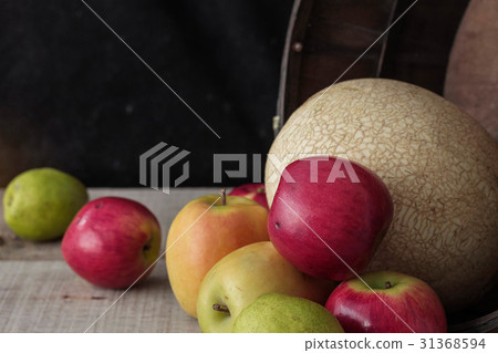 Apples in basket. 31368594